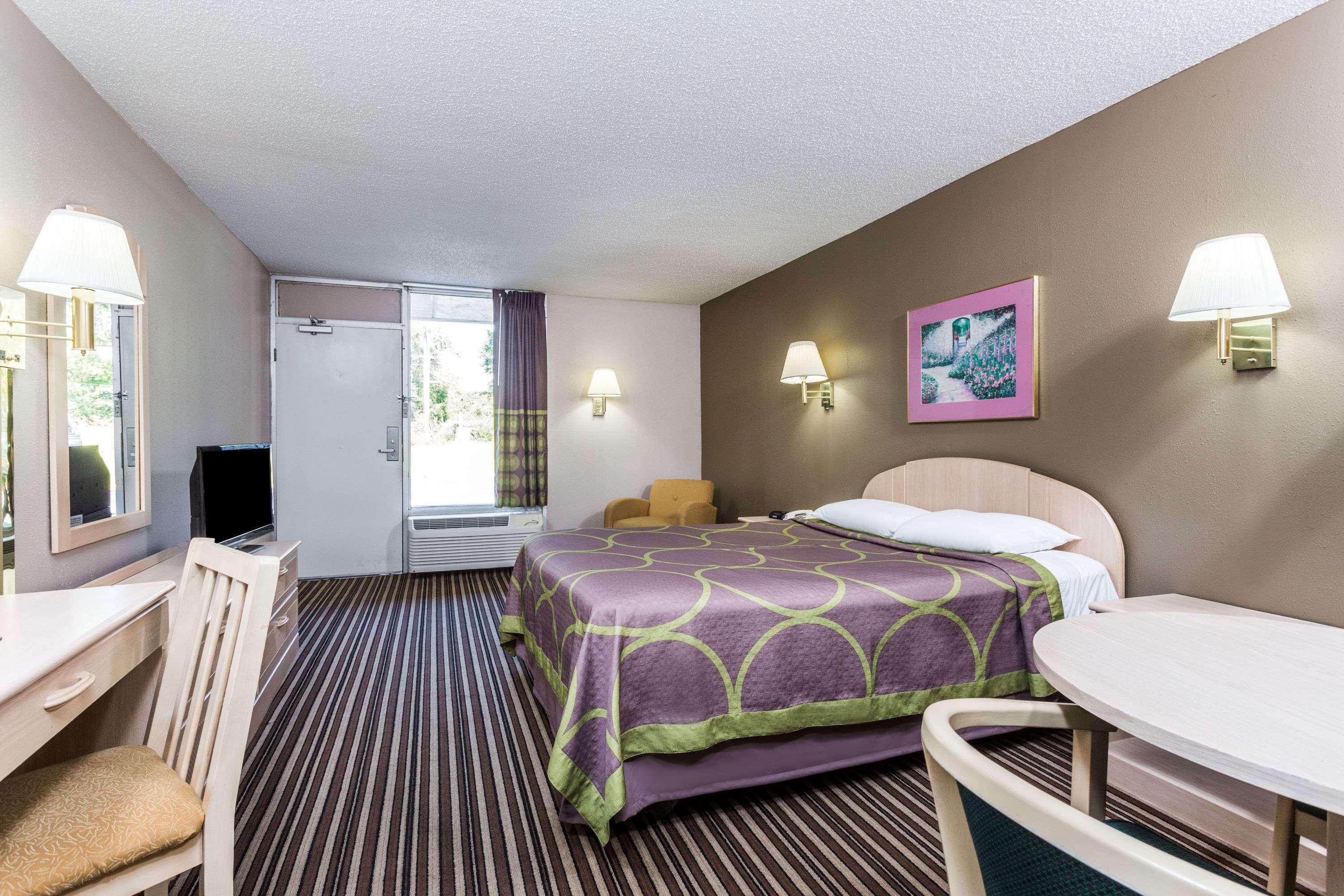 Super 8 By Wyndham Commerce Exterior foto